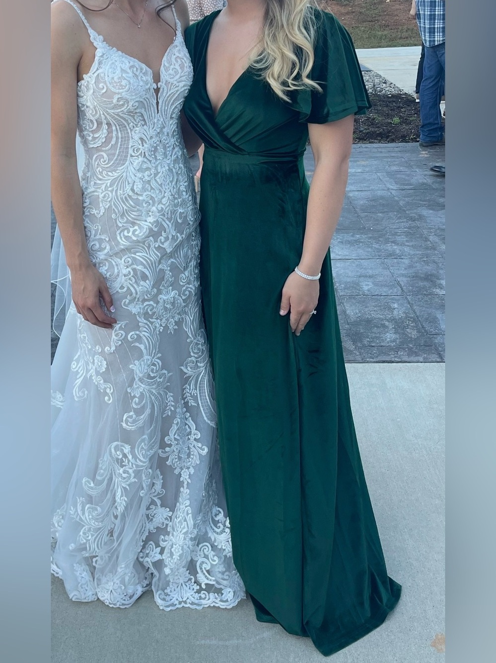 Lulu's Emerald Green Velvet V‑Neck Maxi Dress with Flutter Sleeves